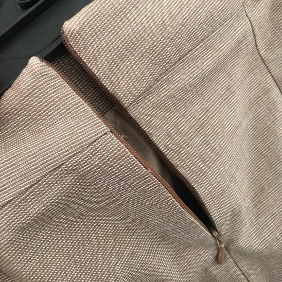 Suiting Skirt with pocket and belt buckles - Picture 5 of 10